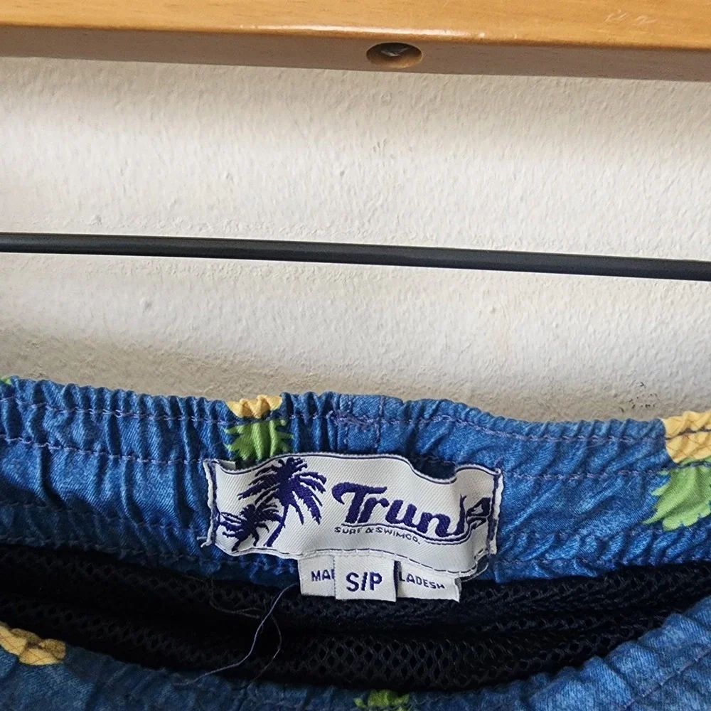 Trunks Surf & Swim Co Mens Blue Pineapple Board Shorts Small Swim Trunks